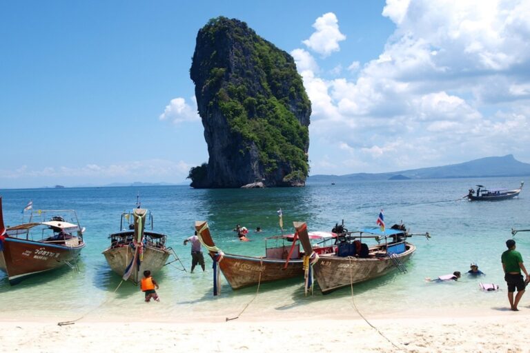 เกาะปอดะ ทะเลใส หาดทรายขาว ต้องไปเยือนสักครั้ง