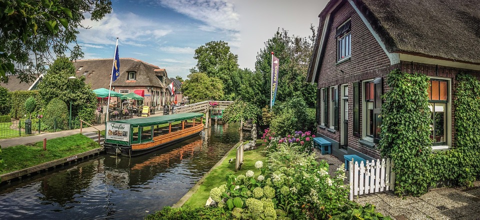 หมู่บ้านGiethoorn หมู่บ้านที่ใช้แม่น้ำแทนถนนแห่งเนเธอร์แลนด์ , K.T.K. TOUR ENTERPRISE